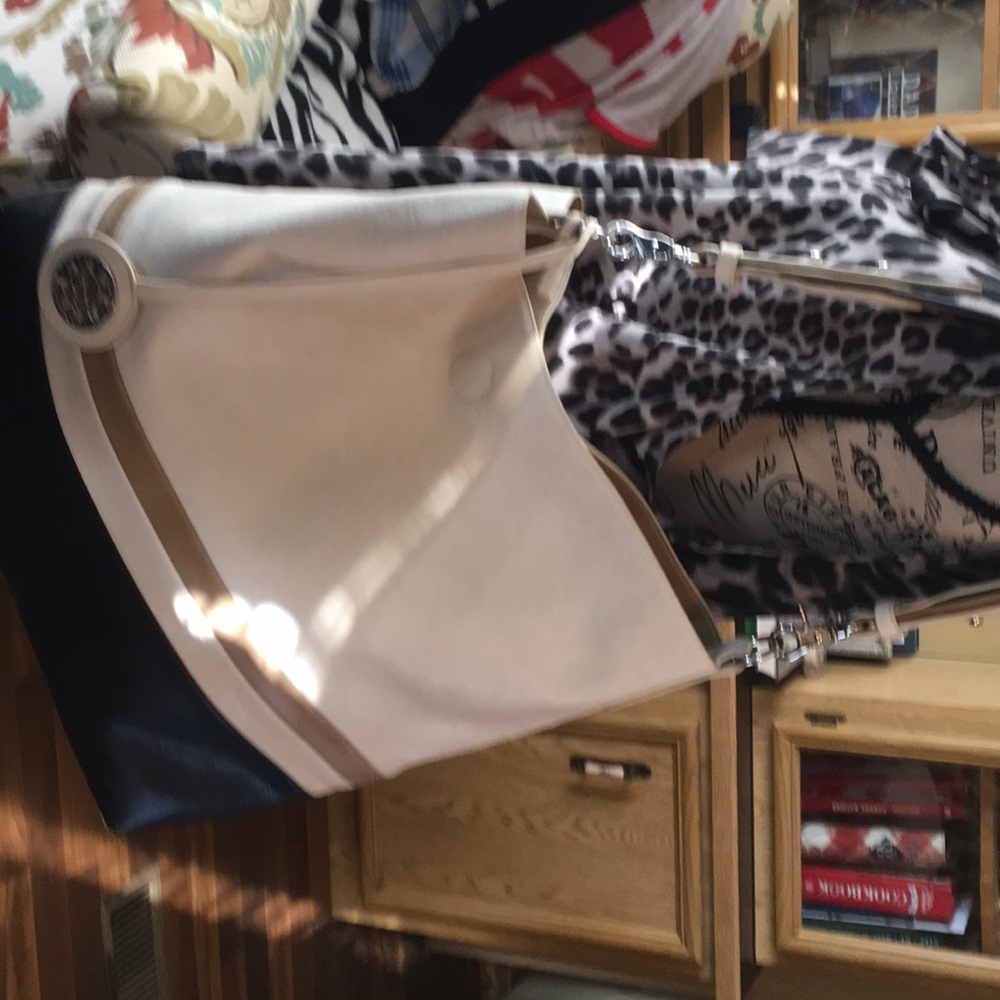 Sydney Love Purse View 2